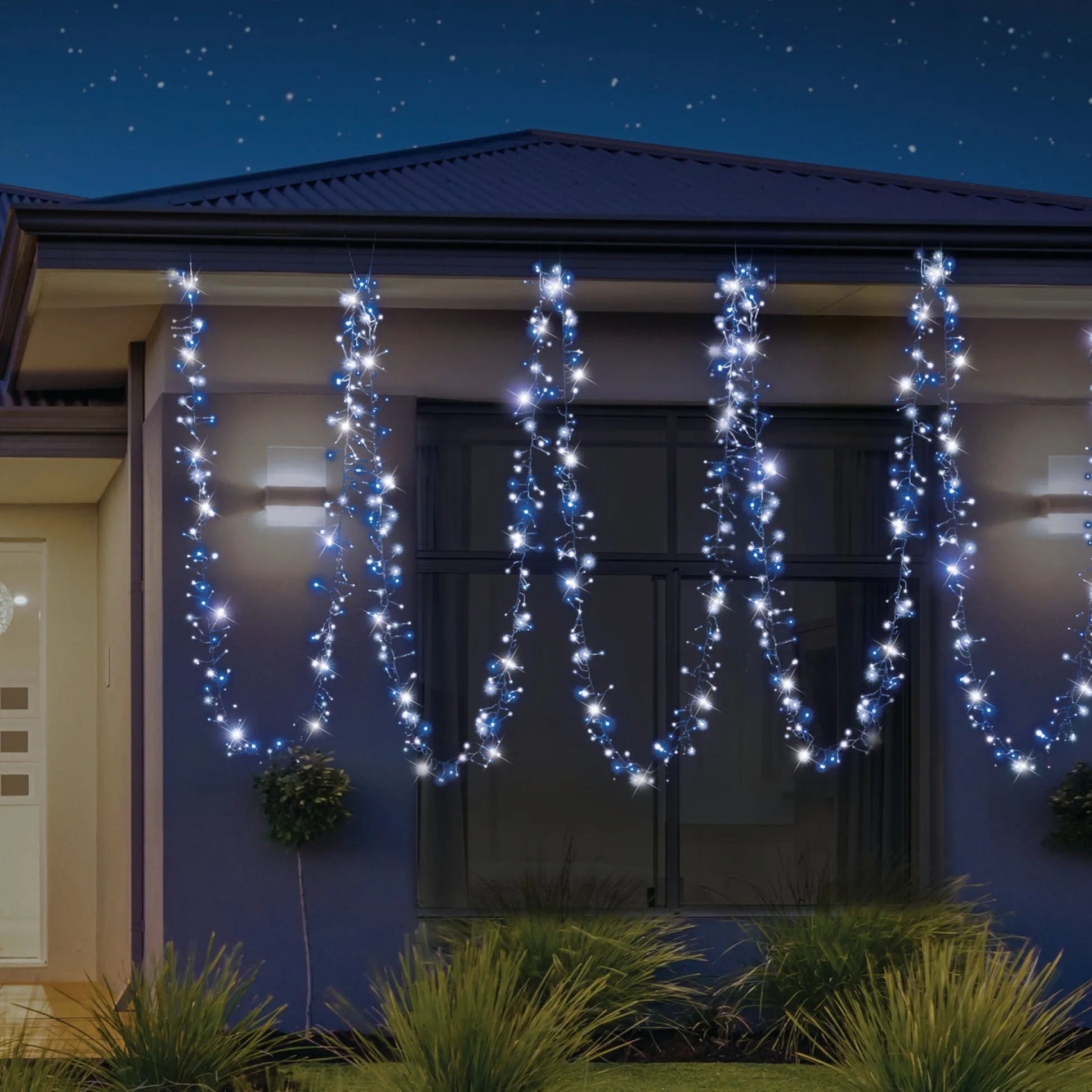 720 Led Cluster Lights Blue And White (10.4M)